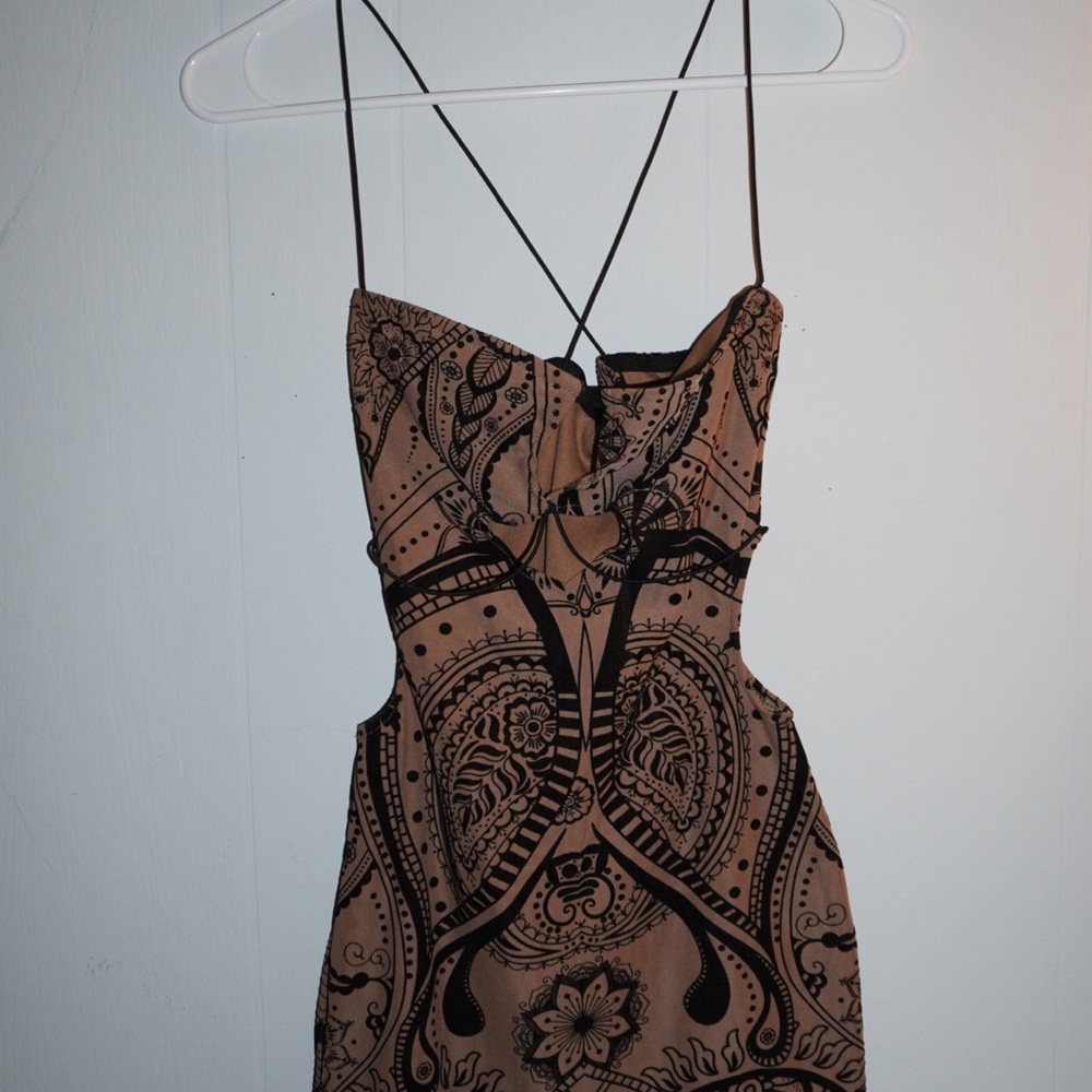 Elegant Black and Tan Patterned Dress